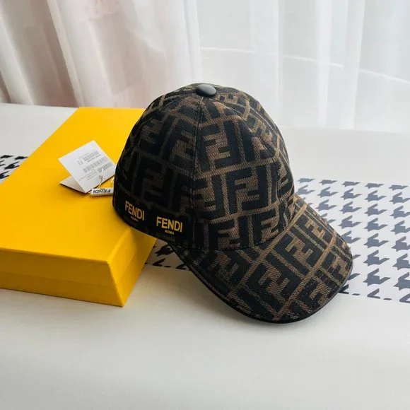 Fendi's new original single and double F jacquard baseball cap - Picture 3 of 7